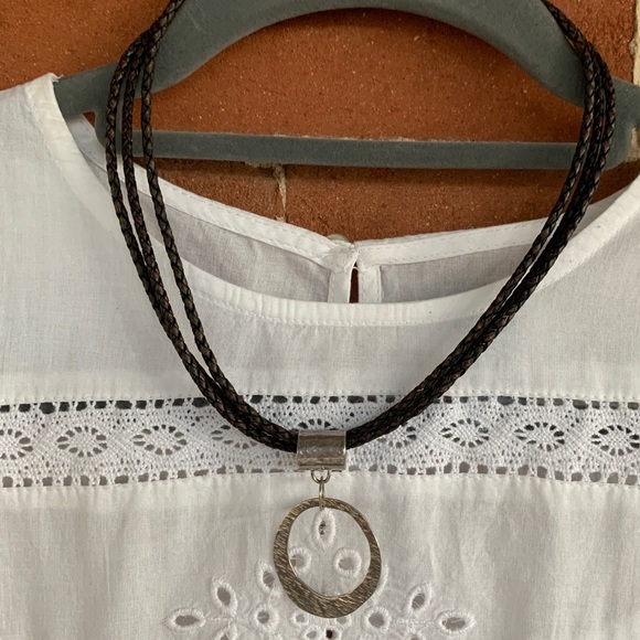 SILPADA 925 Silver circle pendant on leather cord - Picture 7 of 7